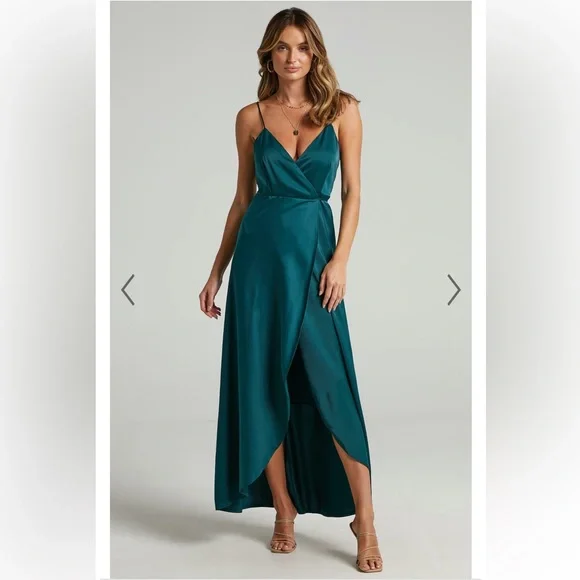 black long sleeve velvet maxi dress Midnight Velvet Bow Midi Dress S